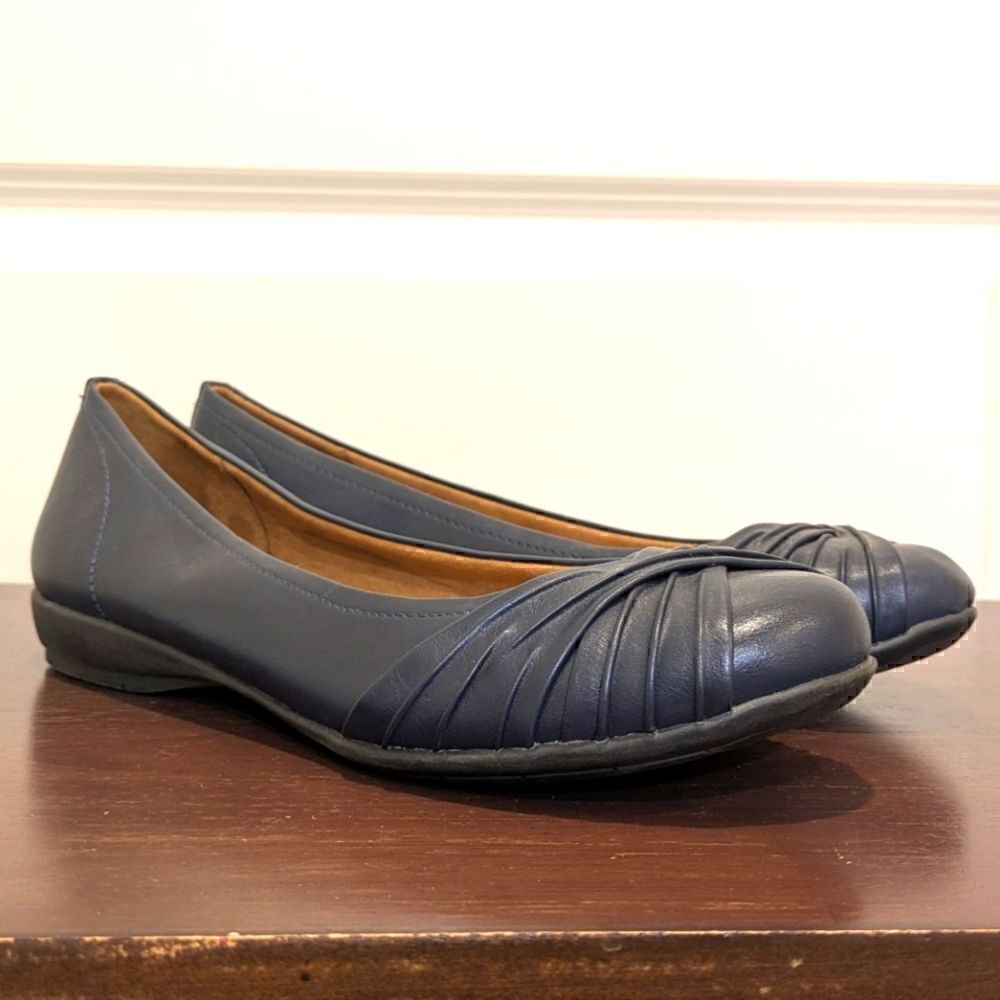 3/$30 EUC Natural Soul 10M Navy Blue Faux Leather Ballet Flats